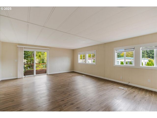 11768 Sw ROYAL VILLA Dr 124, Tigard, OR 97224