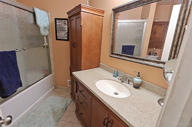 31657 Sibley Road, Romulus, MI 48164