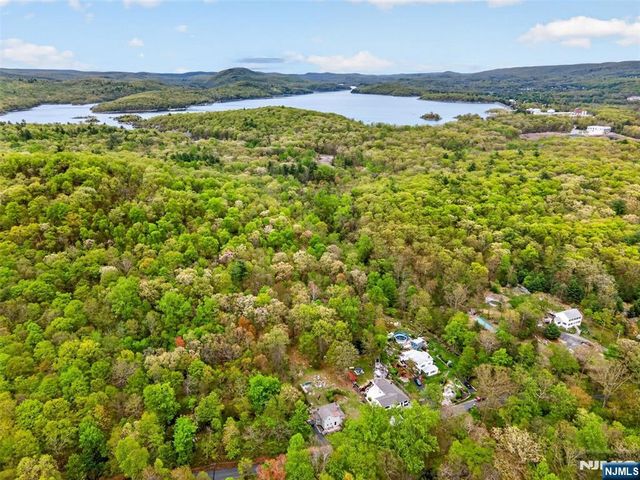 176 Doty Road, Wanaque, NJ 07420