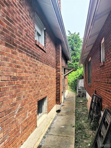4446 Kenneth Place, St Louis, MO 63115