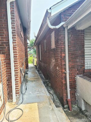 4446 Kenneth Place, St Louis, MO 63115