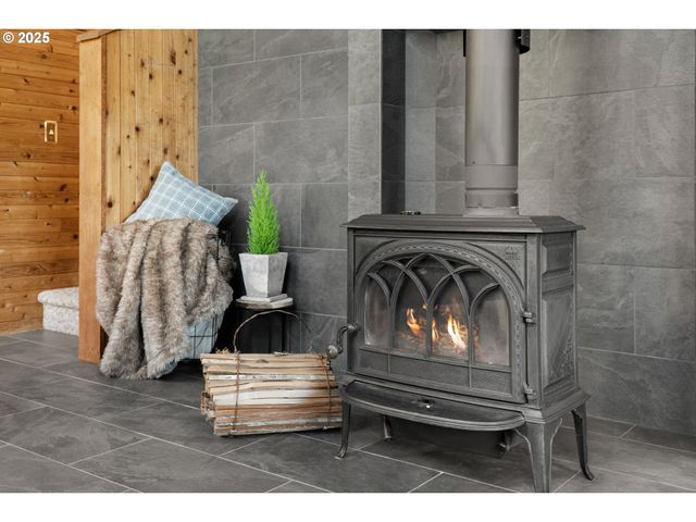 36494 Battle Creek Ln, Astoria, OR 97103