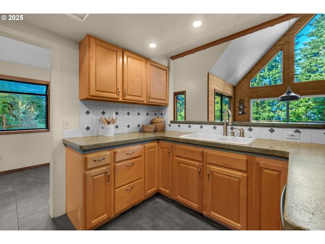 36494 Battle Creek Ln, Astoria, OR 97103