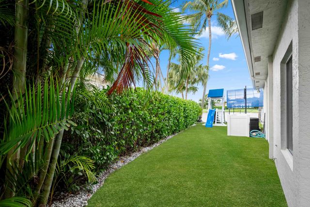 4169 Briarcliff Circle, Boca Raton, FL 33496