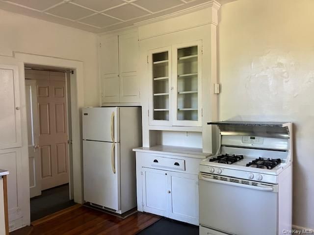 332 Franklin Avenue E, Sea Cliff, NY 11579