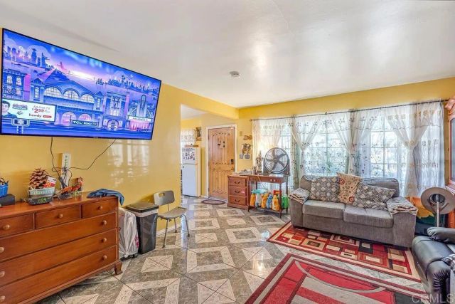 927 S Eucalyptus Ave, Inglewood, CA 90301