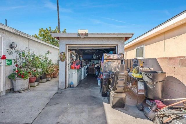 927 S Eucalyptus Ave, Inglewood, CA 90301