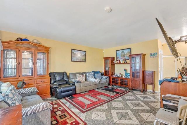 927 S Eucalyptus Ave, Inglewood, CA 90301