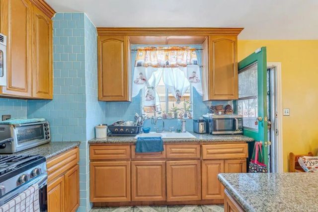 927 S Eucalyptus Ave, Inglewood, CA 90301