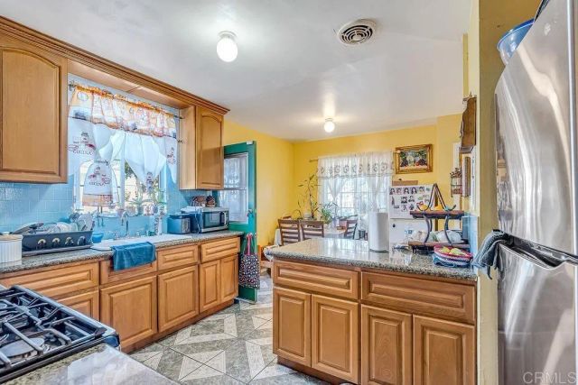 927 S Eucalyptus Ave, Inglewood, CA 90301