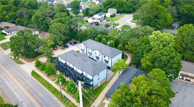 1986 Bourbon Drive, Fayetteville, AR 72703