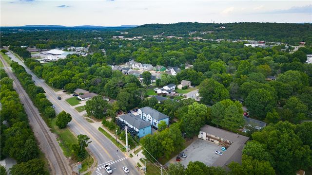 1986 Bourbon Drive, Fayetteville, AR 72703