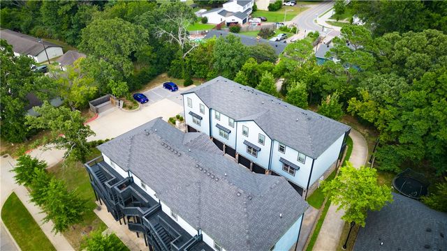 1986 Bourbon Drive, Fayetteville, AR 72703