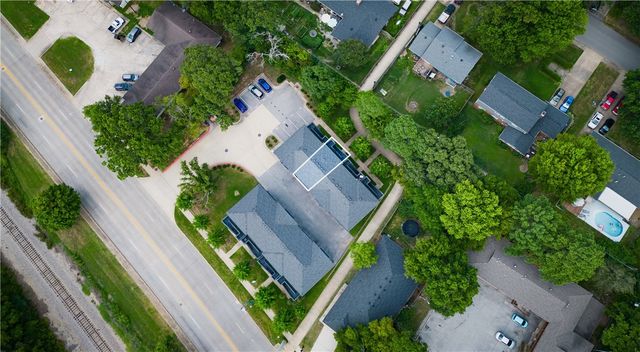 1986 Bourbon Drive, Fayetteville, AR 72703