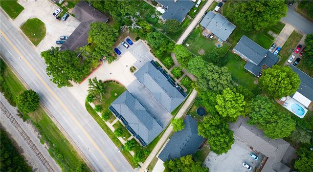1986 Bourbon Drive, Fayetteville, AR 72703