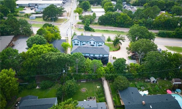 1986 Bourbon Drive, Fayetteville, AR 72703