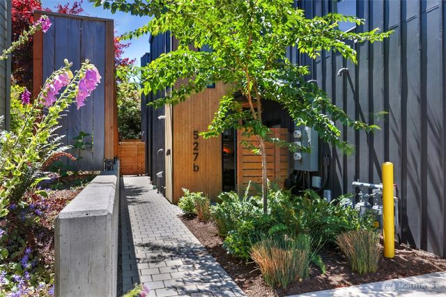 527 B NE 89th Street, Seattle, WA 98115