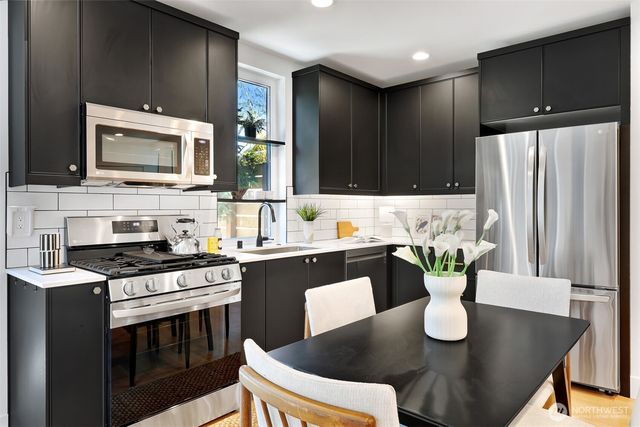 527 B NE 89th Street, Seattle, WA 98115