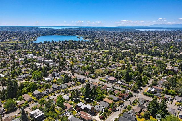 527 B NE 89th Street, Seattle, WA 98115