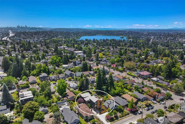 527 B NE 89th Street, Seattle, WA 98115