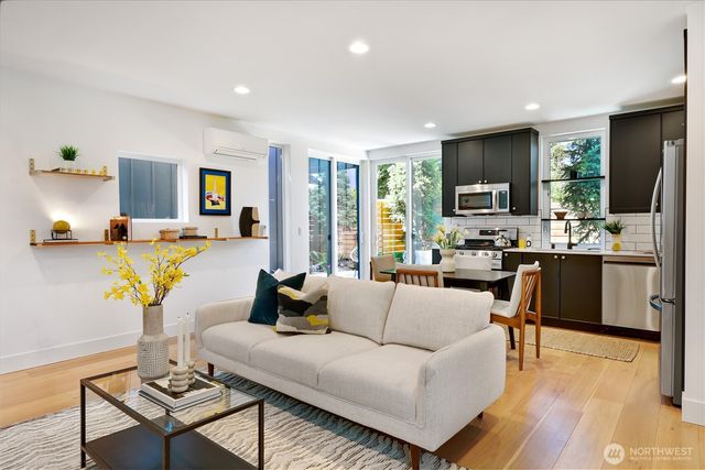 527 B NE 89th Street, Seattle, WA 98115