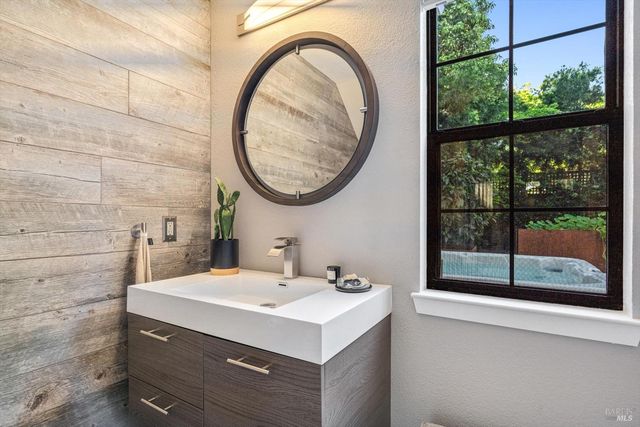 346 Piper St, Healdsburg, CA 95448