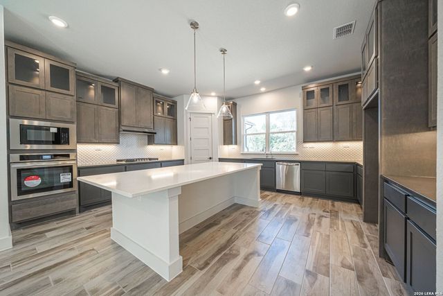 163 Pradera Ridge Drive, Floresville, TX 78114