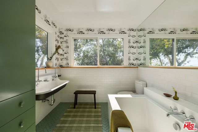 2206 Micheltorena Street, Los Angeles, CA 90039