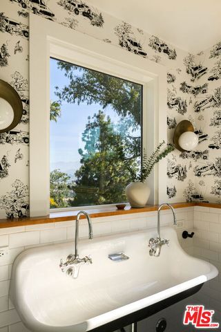 2206 Micheltorena Street, Los Angeles, CA 90039