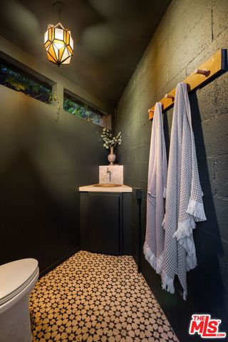 2206 Micheltorena Street, Los Angeles, CA 90039