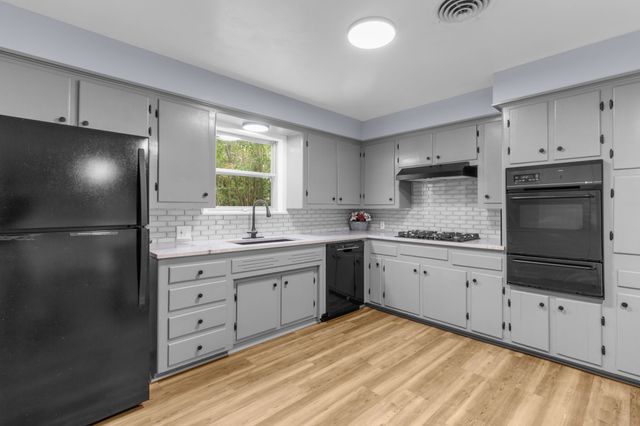 1818 W Belden Street, Sherman, TX 75092