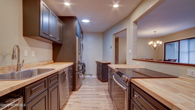 167 Amberly Drive C, Manalapan, NJ 07726