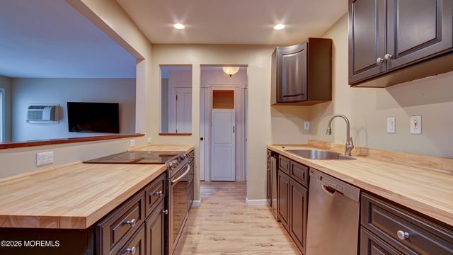 167 Amberly Drive C, Manalapan, NJ 07726