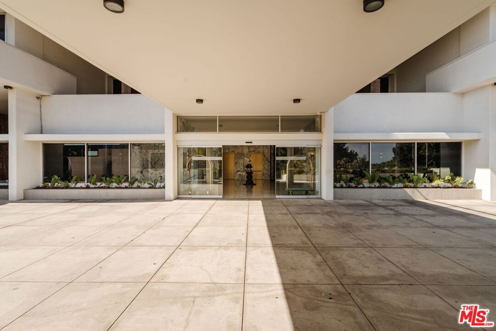 8787 Shoreham Drive 407, West Hollywood, CA 90069 — photo 2