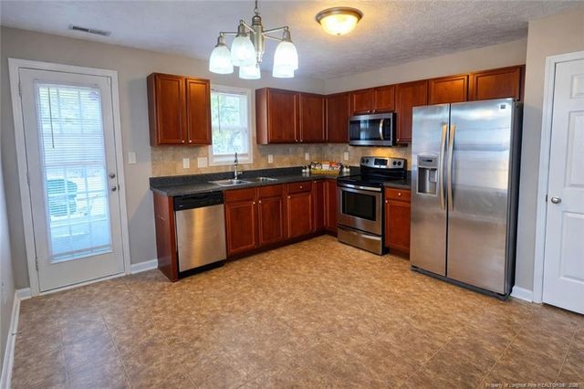 528 Bellgrove Drive, Hope Mills, NC 28348