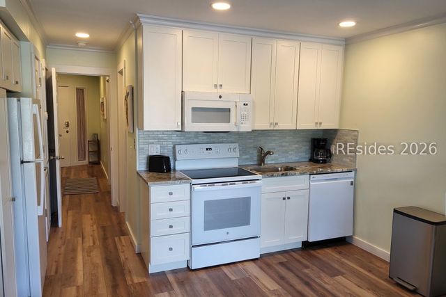 40 Folly Field Rd Apt B119, Hilton Head Island, SC 29928