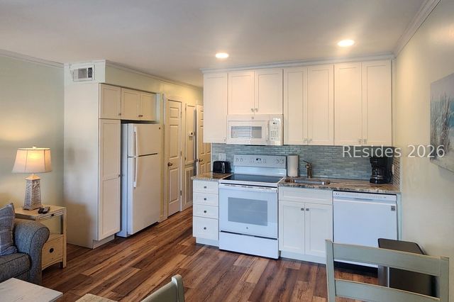40 Folly Field Rd Apt B119, Hilton Head Island, SC 29928