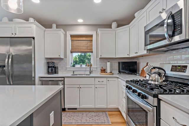 670 Bay St, Fall River, MA 02724