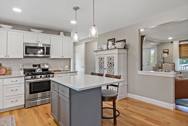 670 Bay St, Fall River, MA 02724