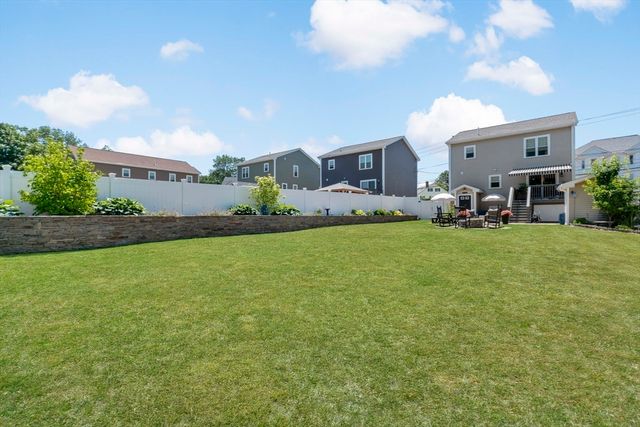 670 Bay St, Fall River, MA 02724