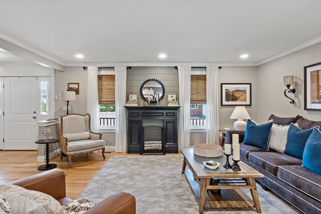 670 Bay St, Fall River, MA 02724