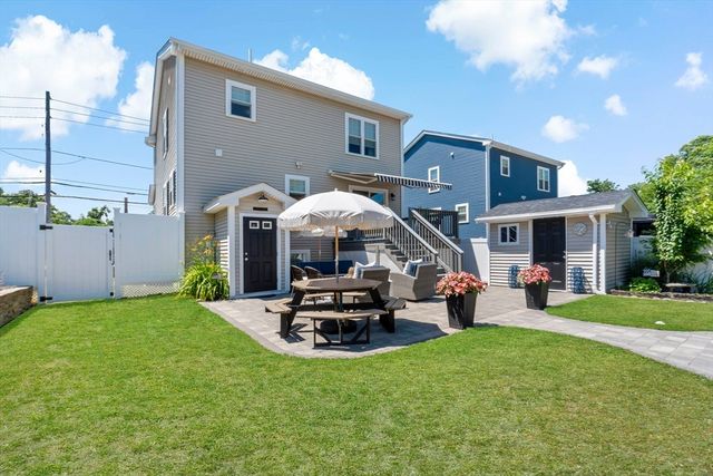 670 Bay St, Fall River, MA 02724