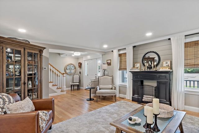 670 Bay St, Fall River, MA 02724