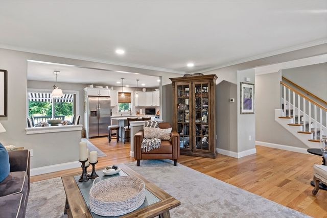 670 Bay St, Fall River, MA 02724