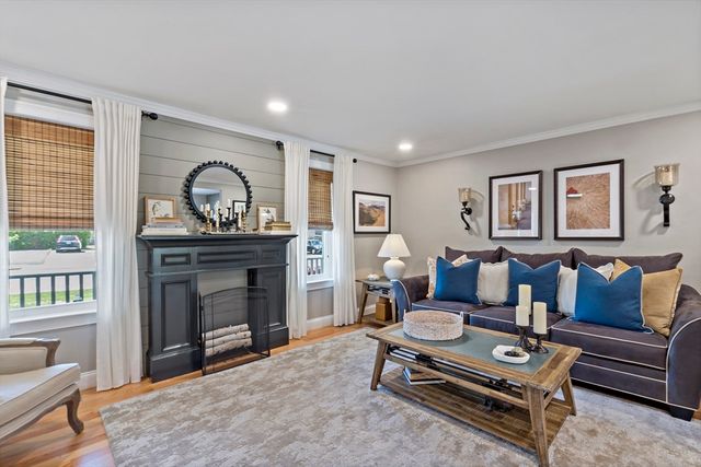 670 Bay St, Fall River, MA 02724
