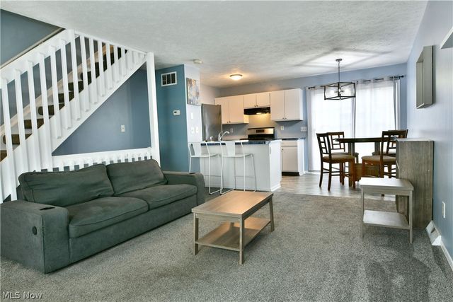 3164 Deer Trail B, Cortland, OH 44410