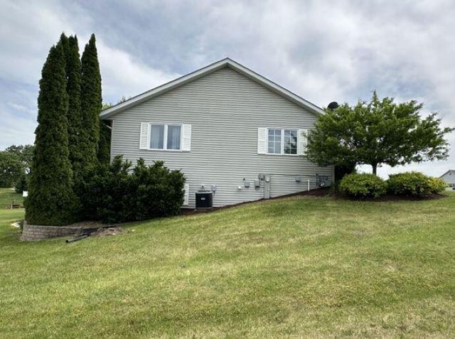 8651 Fieldstone COURT, Burlington, WI 53105