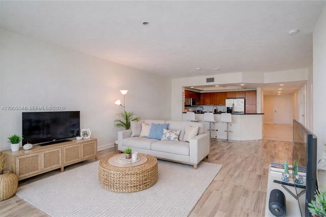 15051 Royal Oaks Lane 503, North Miami, FL 33181