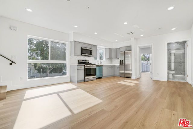 2057 S Garth Avenue, Los Angeles, CA 90034