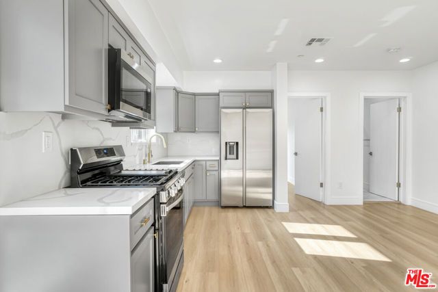 2057 S Garth Avenue, Los Angeles, CA 90034